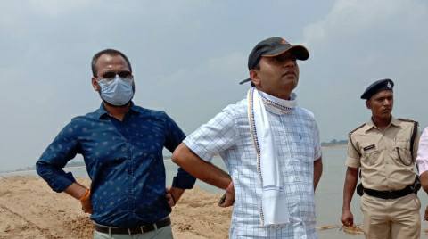 DM-inspecting-the-sand-ghat.jpg