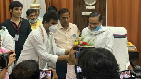 लोजपा नेता सह पूर्व एमएलसी हुलास पांडेय ने अवधेश नारायण सिंह को दी बधाई