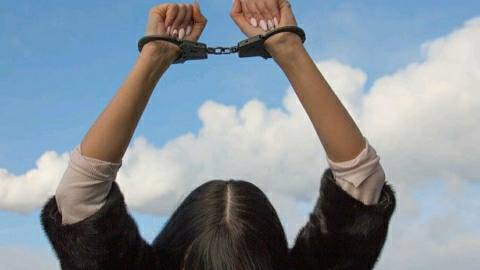 आरा में शराब के साथ महिला तस्कर सहित चार गिरफ्तार