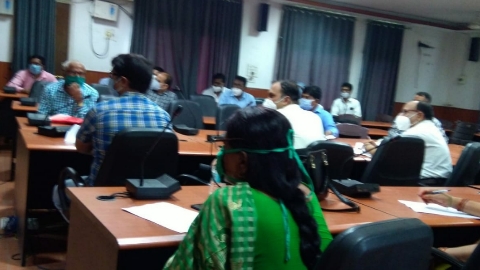 डीएम रोशन कुशवाहा ने कोविड-19 के संबध में की बैठक