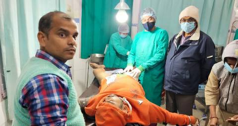 PakadiyaBar-Ara-injured-Dr-vikas.jpg