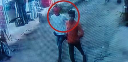 Search for three robbers including liners in jewelery loot