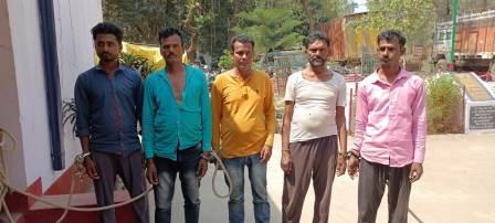 Liquor smugglers arrested in Bihiya