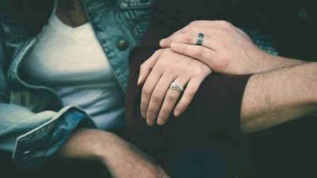 Relationship shy-अवैध संबंध का विरोध करने पर जीजा के साथ मिल पति का प्राइवेट पार्ट काटा