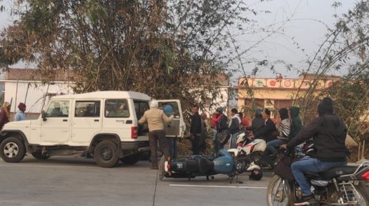 Bibiganj accident story on Ara-Buxar highway -पुलिस की गश्ती वाहन ने बाइक सवार सगे भाई को मारी टक्कर
