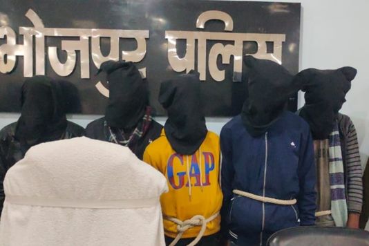 Six crime stories in Bhojpur-व्यवसायी और दो शिक्षकों से सहित लूट की छह घटनाओं में पांच अपराधी गिरफ्तार