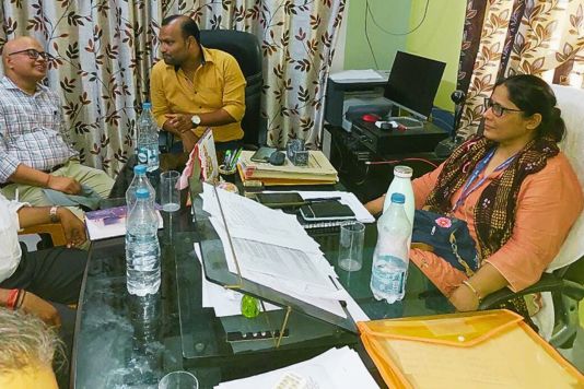 Jagdishpur DCLR - जगदीशपुर डीसीएलआर ने शाहपुर में अधिकारियों के साथ की समीक्षात्मक बैठक