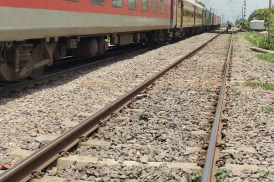 Ara-Buxar railway line - आरा-बक्सर रेलखंड पर ट्रेन से कटकर युवती समेत दो की मौत