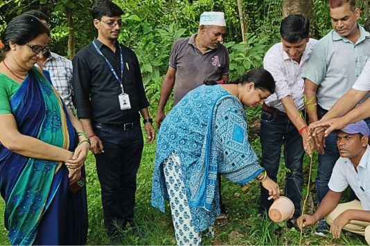 Ara city mayor Indu Devi - आरा शहर की मेयर इंदु देवी ने पर्यावरण संरक्षण को लेकर किया वृक्षारोपण