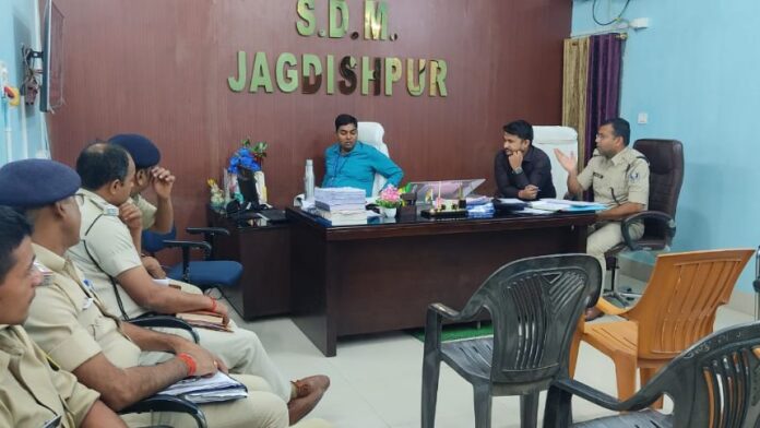 Jagdishpur administration - जगदीशपुर: क्रिटिकल बूथ के कारक लोगों पर निरोधात्मक कारवाई का निर्देश