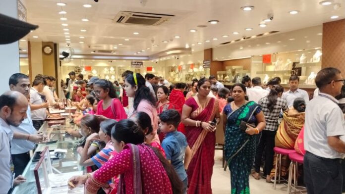 Akshaya Tritiya - नागरमल ज्वेलर्स में अक्षय तृतीया के मौके पर जमकर हुई खरीदारी