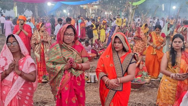 Chhath Puja - Shahpur - उगते सूरज को अर्घ्य के साथ लोक आस्था के महापर्व छठ का समापन