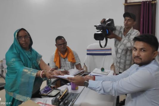 Nomination for Shahpur Nagar Palika Councilor post - शाहपुर नपं के वार्ड सात से मधुबाला व वार्ड आठ से  रीना देवी ने किया नामांकन 