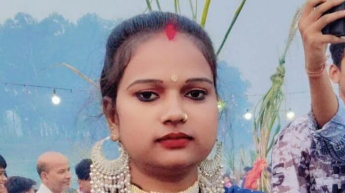 Porha Village - Kajal Devi - भोजपुर न्यूज: पंखे से लटका मिला महिला का शव, पति गिरफ्तार