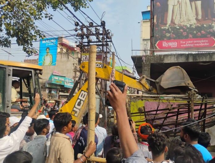 Attack on encroachment in Ara city on fourth day - आरा शहर के अतिक्रमण पर चौथे‌ दिन प्रहार