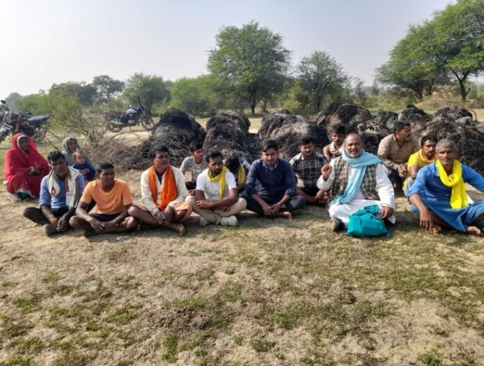 Rupabandh village - जगदीशपुर में बदमाशों ने खलिहान में लगाई आग, धान की फसल हुई राख - Miscreants set fire to a barn in Rupabandh village of Jagdishpur block, reducing the paddy crop to ashes.