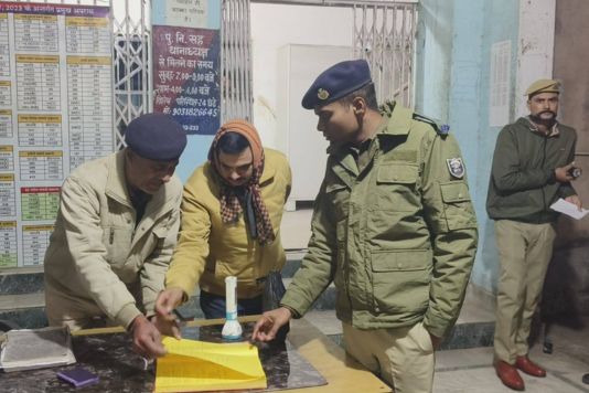 SP Raj - पुलिस अधीक्षक राज ने नवादा थाना का भी औचक निरीक्षण किया