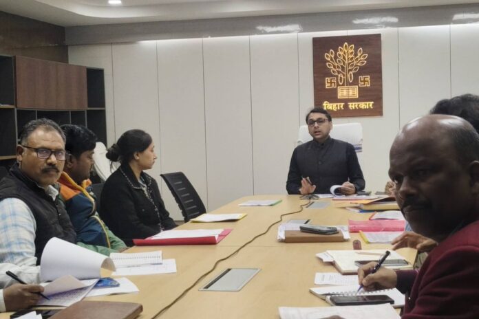 Education Department - पूर्व की सभी योजनाओं को 15 मार्च तक पूर्ण करने का डीएम ने दिया निर्देश