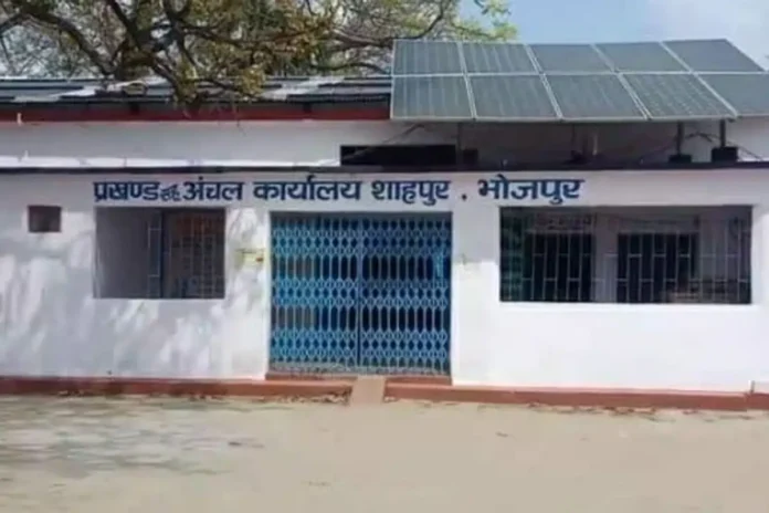 Strike by revenue officials - भोजपुर के अंचल कार्यालयों में थमा कामकाज का पहिया