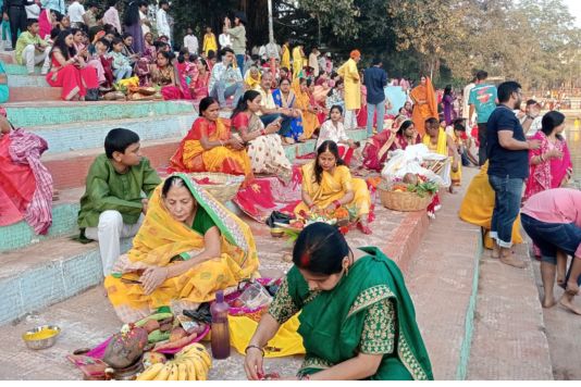 Chaiti Chhath Mahaparv - चैती छठ महापर्व: अस्ताचलगामी सूर्य को अर्पित किया गया प्रथम अर्घ्य