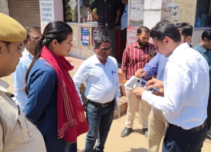 Bhojpur DM Tanay Sultania inspected construction works.