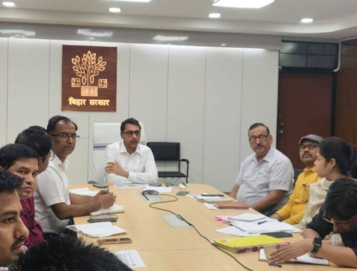 Health schemes - भोजपुर: स्वास्थ्य सेवाओं और जैव चिकित्सा अपशिष्ट प्रबंधन की समीक्षात्मक बैठक