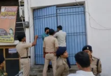 आरा के होटल में चल रहा था अनैतिक कार्य, छापेमारी में 15 युवक-युवतियां पकड़े गए Sex racket Ara - आरा के होटल में चल रहा था अनैतिक कार्य, छापेमारी में 15 युवक-युवतियां पकड़े गए