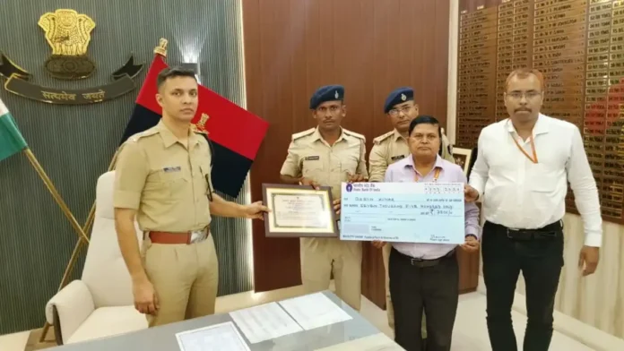 Bhojpur police team honored - नगद पुरस्कार एवं प्रशस्ति-पत्र से सम्मानित हुए पुलिस कर्मी