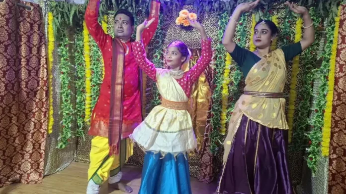 Krishna Janmotsav Ara - घुंघरुओं की युगलबंदी पर बजती रही दर्शकों की खूब तालियां