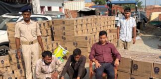 Bihiya News - Liquor - बिहिया में ट्रक के गुप्त तहखाने से 3544 लीटर विदेशी शराब बरामद, दो गिरफ्तार