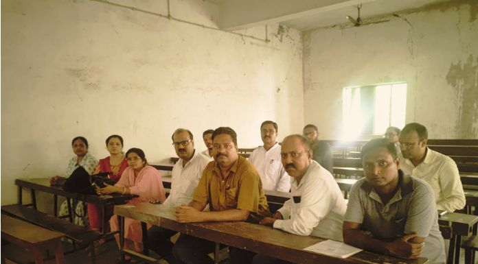 महाराजा कॉलेज के अतिथि शिक्षकों की बैठक में पुरानी समिति भंग, नई कार्यकारिणी गठित Meeting of guest teachers at Maharaja College