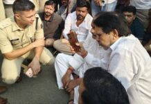 रिटायर्ड कस्टम असिस्टेंट कमिश्नर की हत्या के बाद आरा में बवाल Uproar in Arrah - रिटायर्ड कस्टम असिस्टेंट कमिश्नर की हत्या के बाद आरा में बवाल