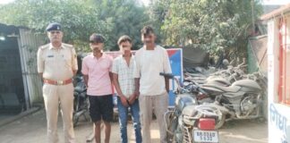 Ara News: चोरी की बाइक के साथ तीन शातीर गिरफ्तार Gidha Thana Police - चोरी की बाइक, बदला हुआ चेसिस नंबर: भोजपुर में तीन शातीर गिरफ्तार